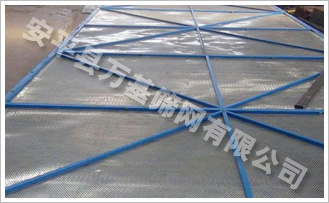 米字型爬架网片是本世纪初快速发展起来的新型脚手架技术，对我国施工技术进步具有重要影响。它将高处作业变为低处作业，将悬空作业变为架体内部作业，具有显著的低碳性，高科技含量和更经济、更安全、更便捷等特点。